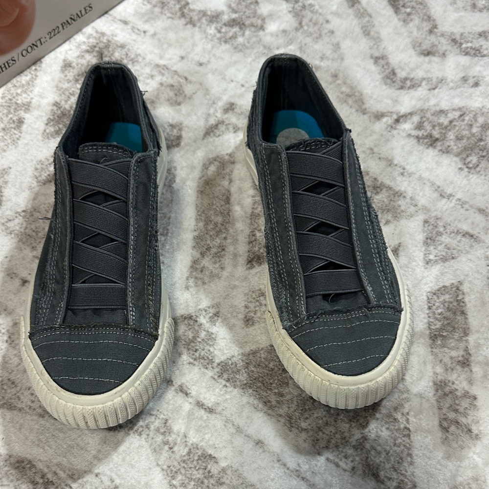 Blowfish size 7.5 like brand new only wore a few times color is gray